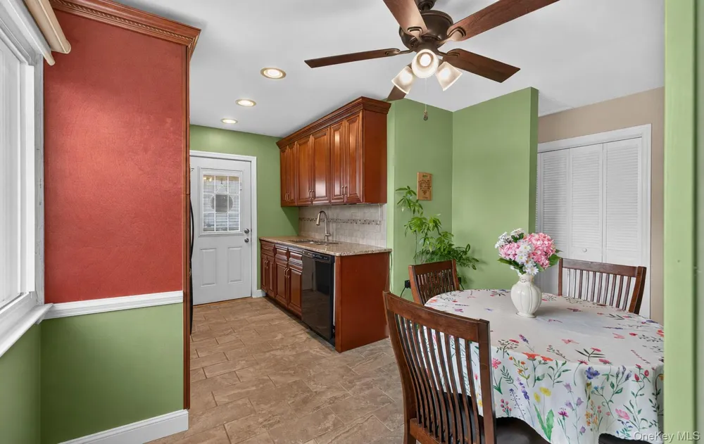 154 Park Lane Massapequa, NY 11758