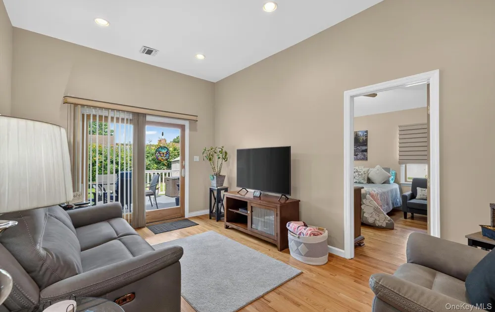 154 Park Lane Massapequa, NY 11758