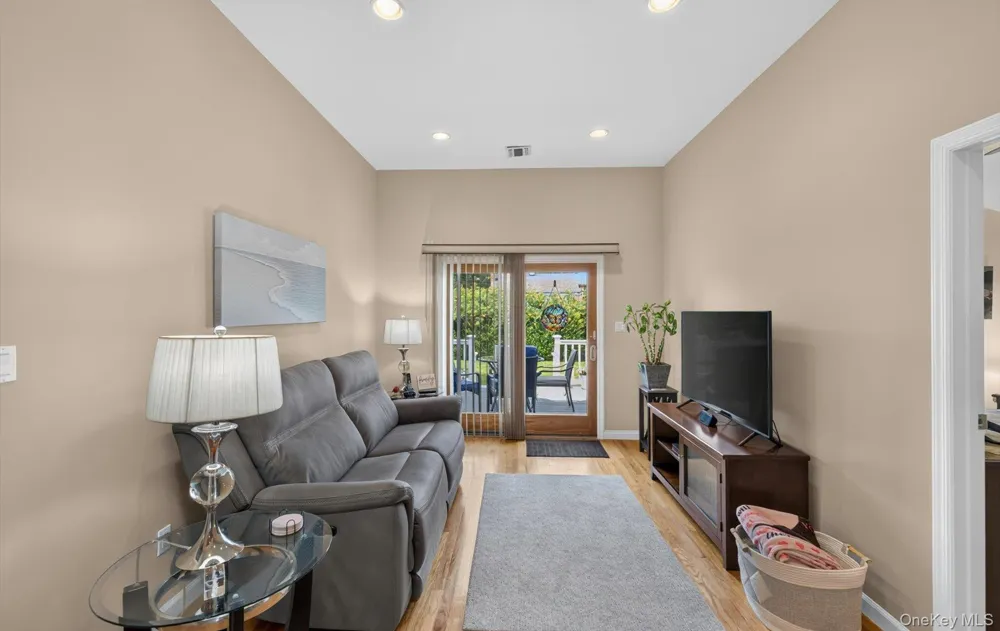 154 Park Lane Massapequa, NY 11758
