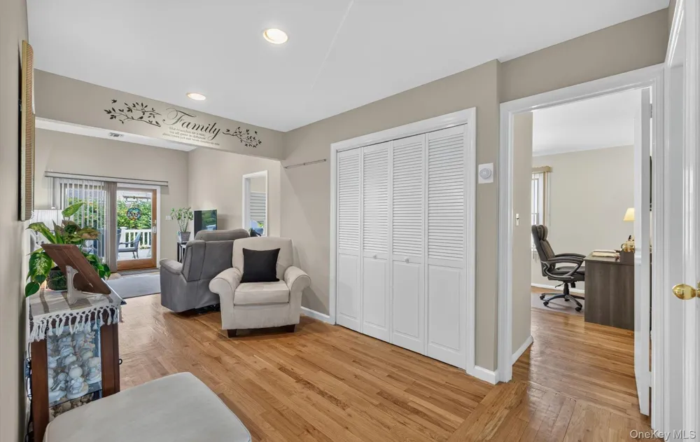 154 Park Lane Massapequa, NY 11758
