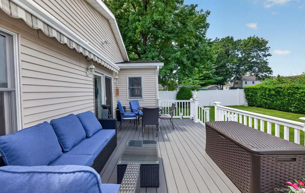 154 Park Lane Massapequa, NY 11758