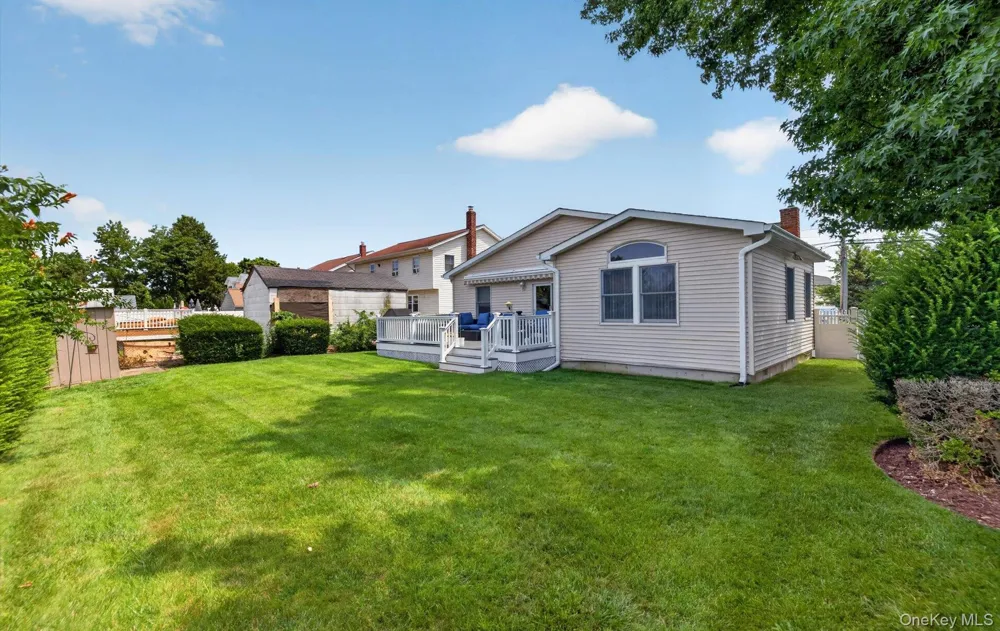 154 Park Lane Massapequa, NY 11758