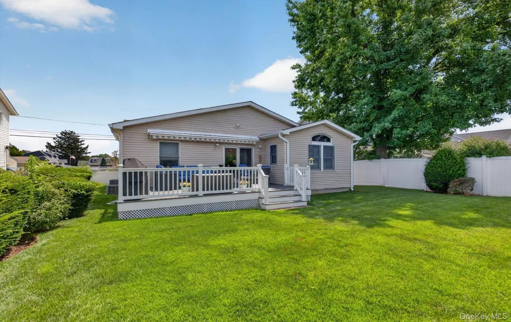 154 Park Lane Massapequa, NY 11758