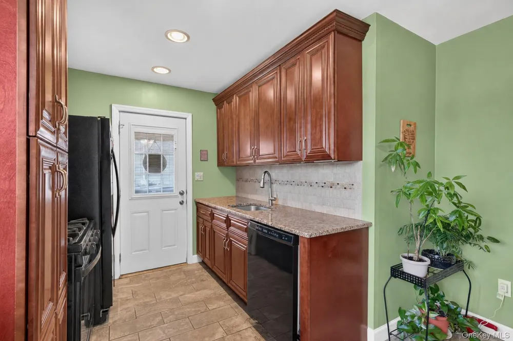 154 Park Lane Massapequa, NY 11758