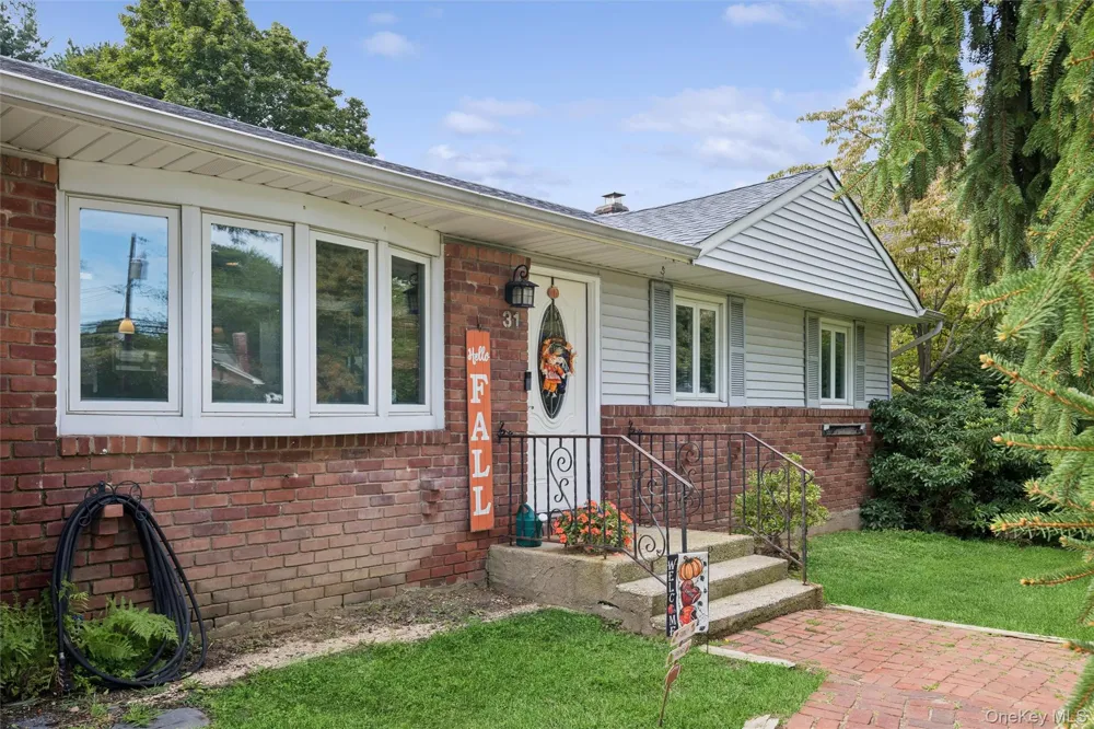 31 Ketay Drive East Northport, NY 11731