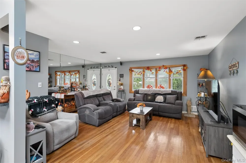 31 Ketay Drive East Northport, NY 11731