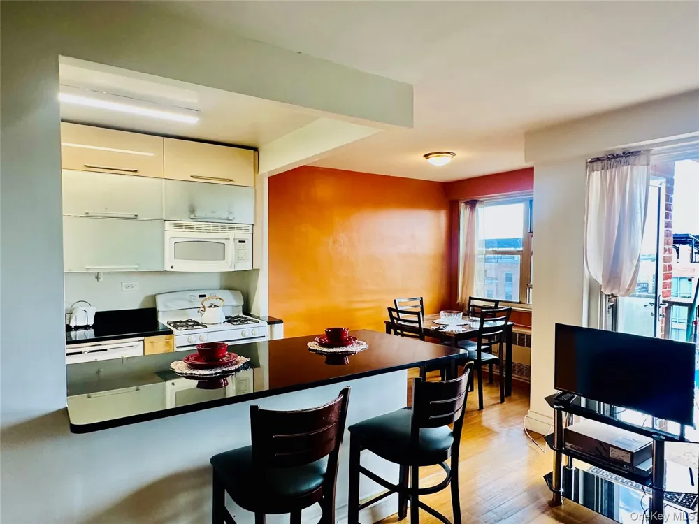 12399 Flatlands Avenue #8K Brooklyn, NY 11208