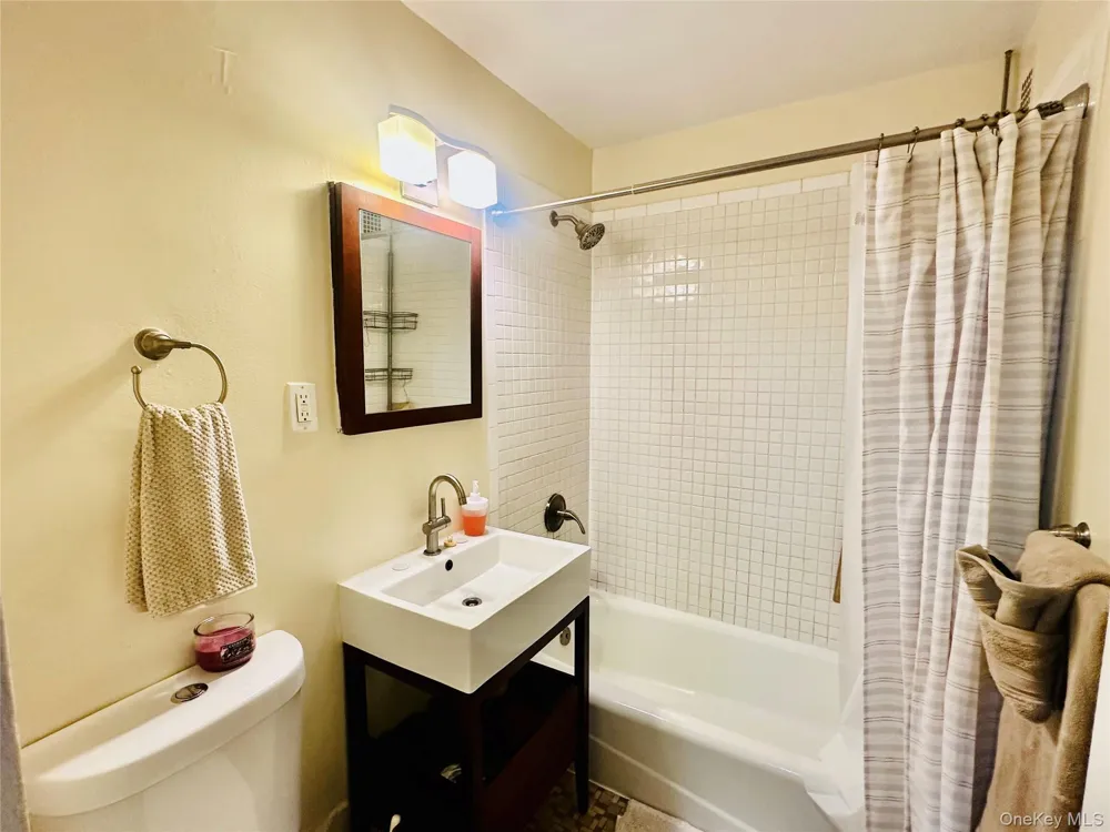 12399 Flatlands Avenue #8K Brooklyn, NY 11208