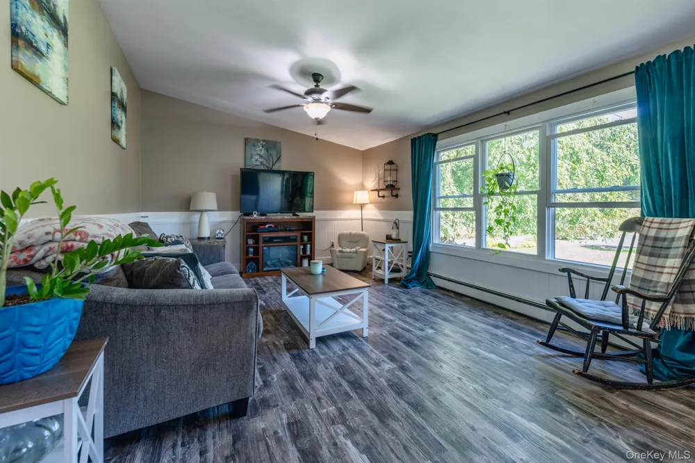 28 Buck Lane Saugerties, NY 12477