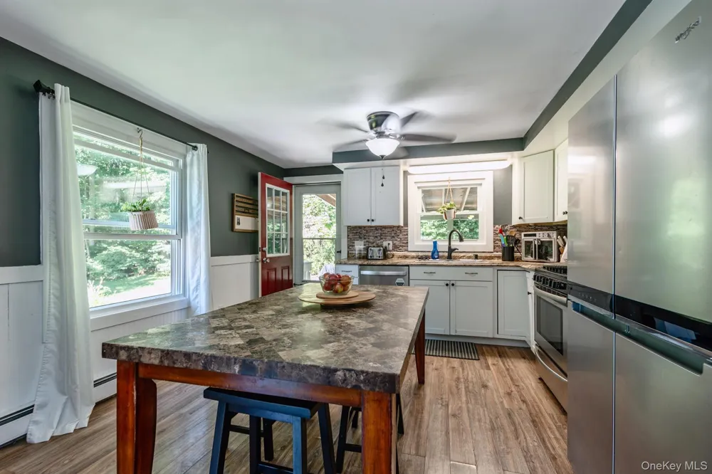 28 Buck Lane Saugerties, NY 12477
