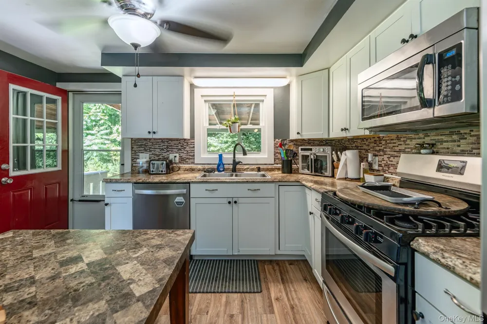 28 Buck Lane Saugerties, NY 12477