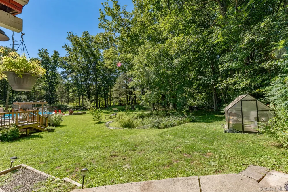 28 Buck Lane Saugerties, NY 12477