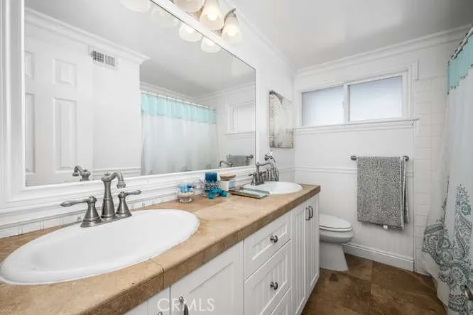 20652 Chaucer Lane Huntington Beach, CA 92646
