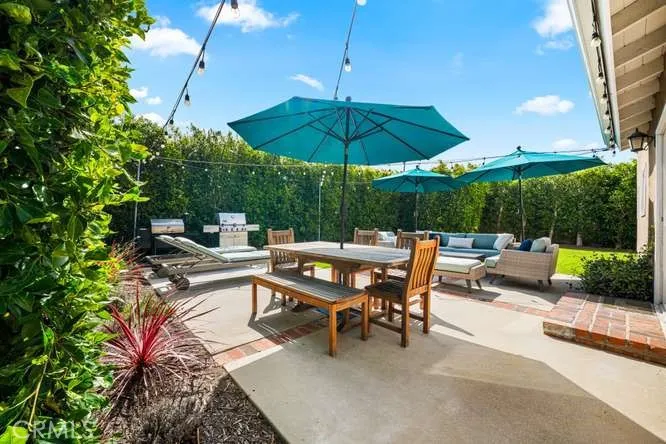 20652 Chaucer Lane Huntington Beach, CA 92646