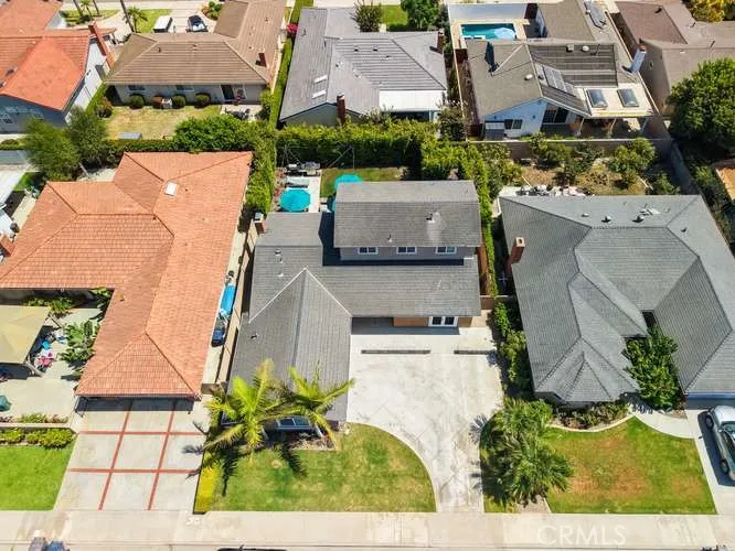 20652 Chaucer Lane Huntington Beach, CA 92646