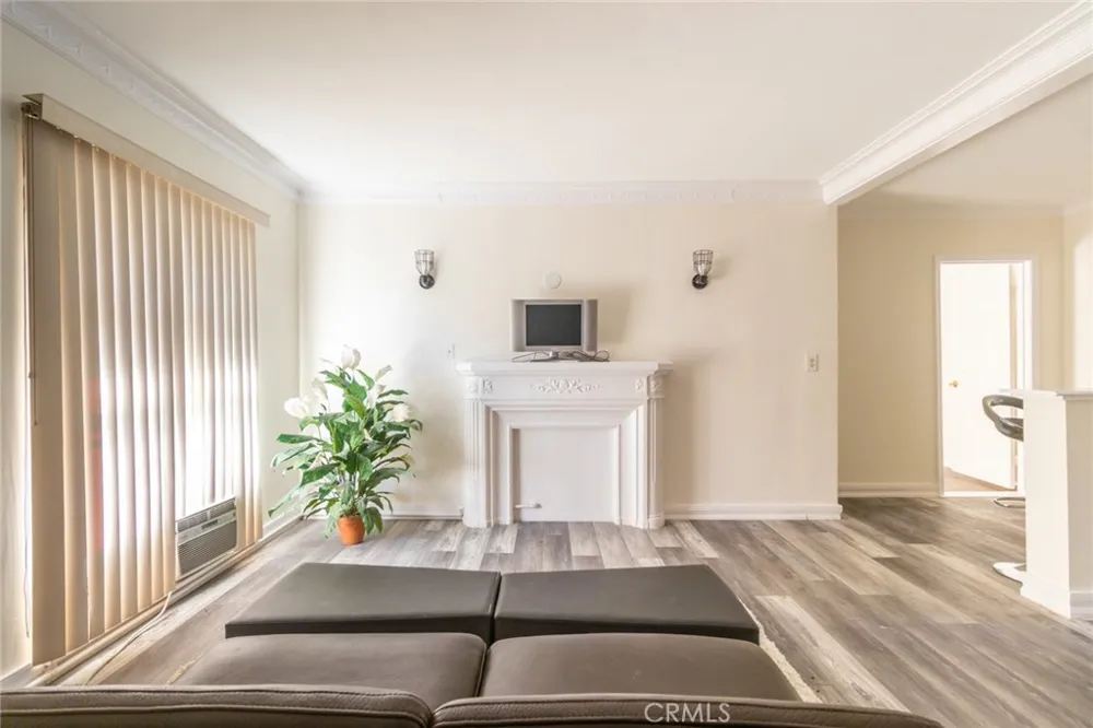701 Crenshaw Los Angeles, CA 90005