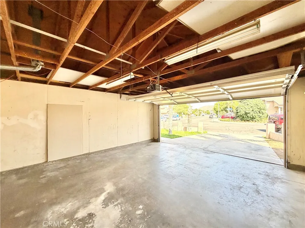 16309 Silverbirch Road Moreno Valley, CA 92551