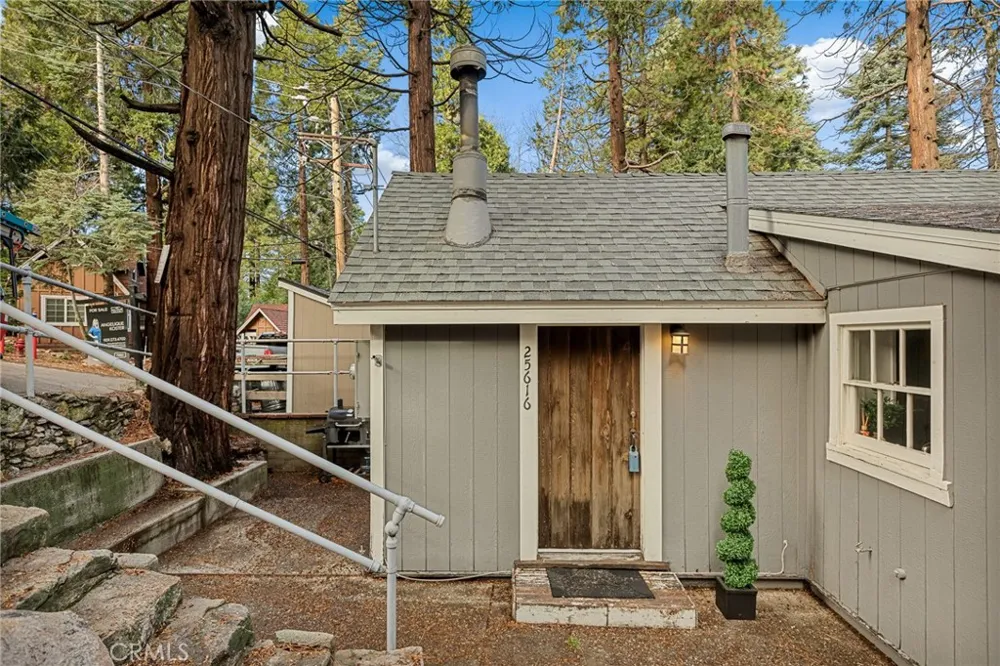 25616 Hi Lane Twin Peaks, CA 92391
