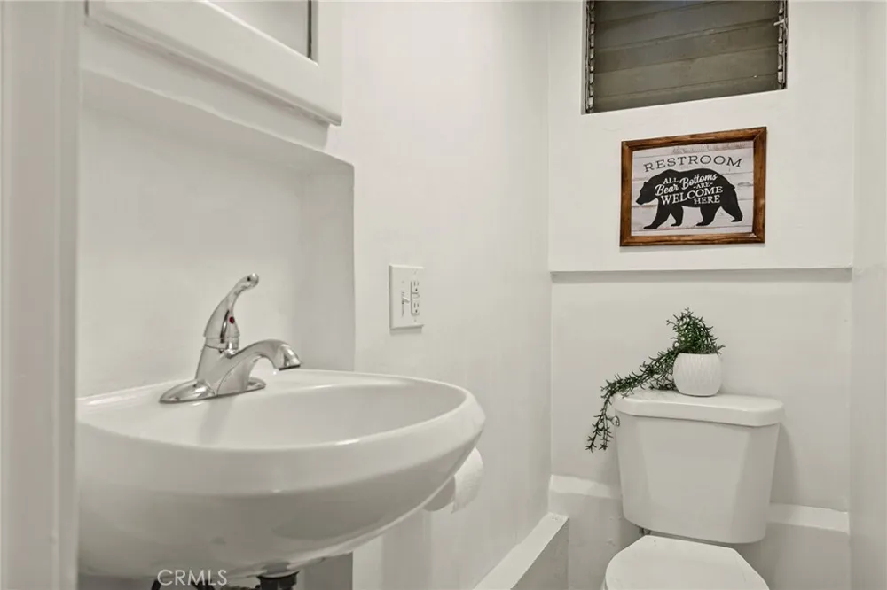 25616 Hi Lane Twin Peaks, CA 92391