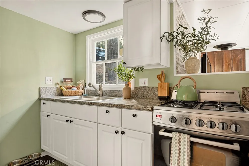 25616 Hi Lane Twin Peaks, CA 92391