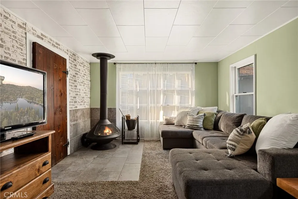 25616 Hi Lane Twin Peaks, CA 92391