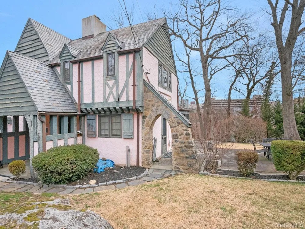 88 Stockbridge Road Yonkers, NY 10710