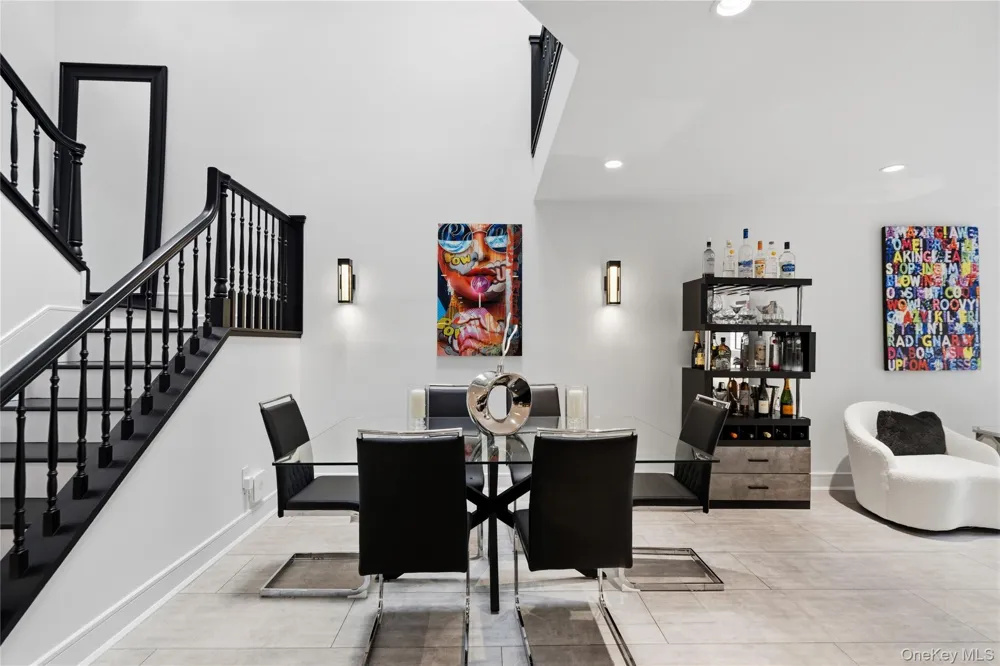 10 Pheasant Lane Woodbury, NY 11797