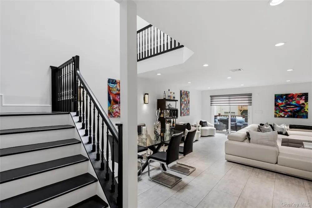 10 Pheasant Lane Woodbury, NY 11797