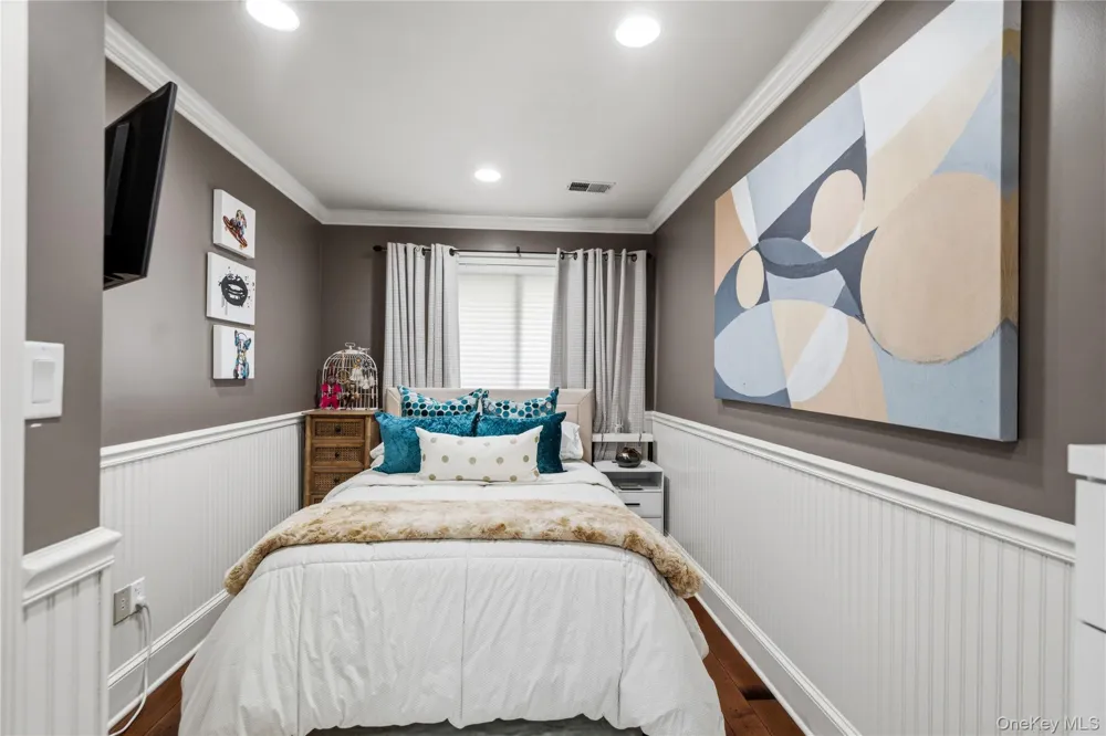 10 Pheasant Lane Woodbury, NY 11797