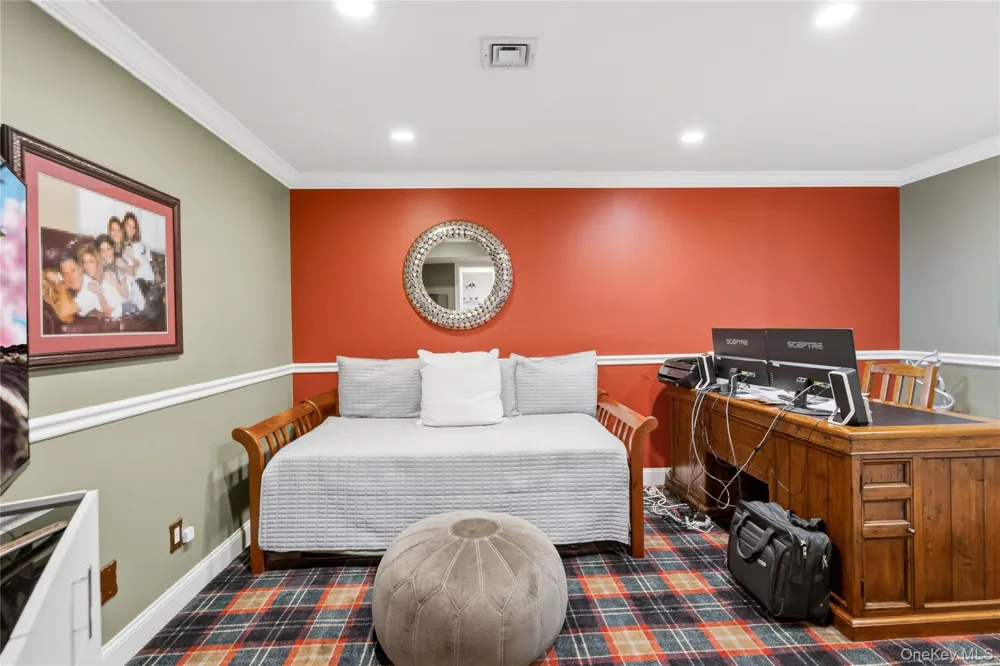 10 Pheasant Lane Woodbury, NY 11797