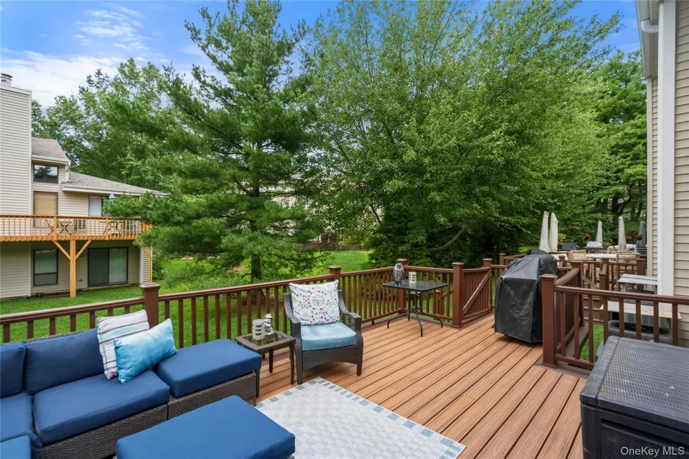 10 Pheasant Lane Woodbury, NY 11797