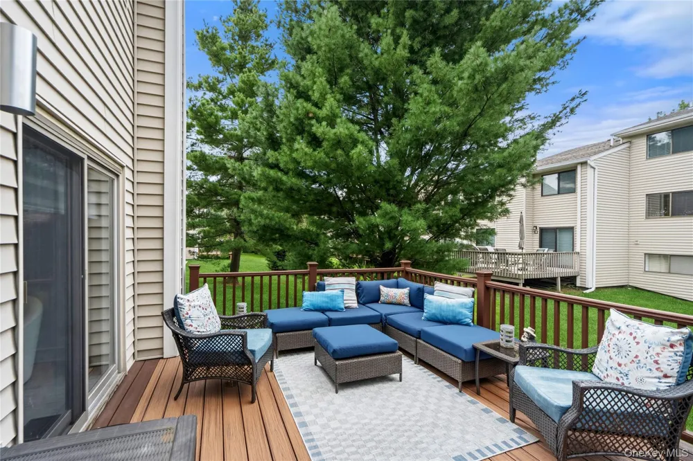 10 Pheasant Lane Woodbury, NY 11797