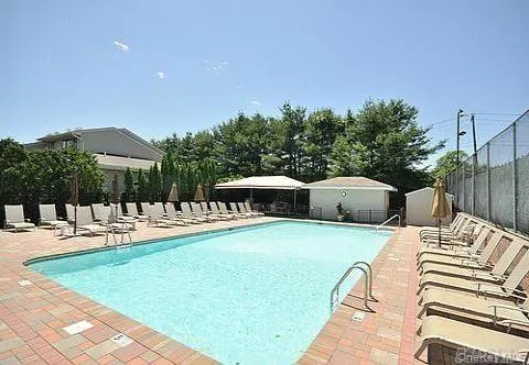 10 Pheasant Lane Woodbury, NY 11797