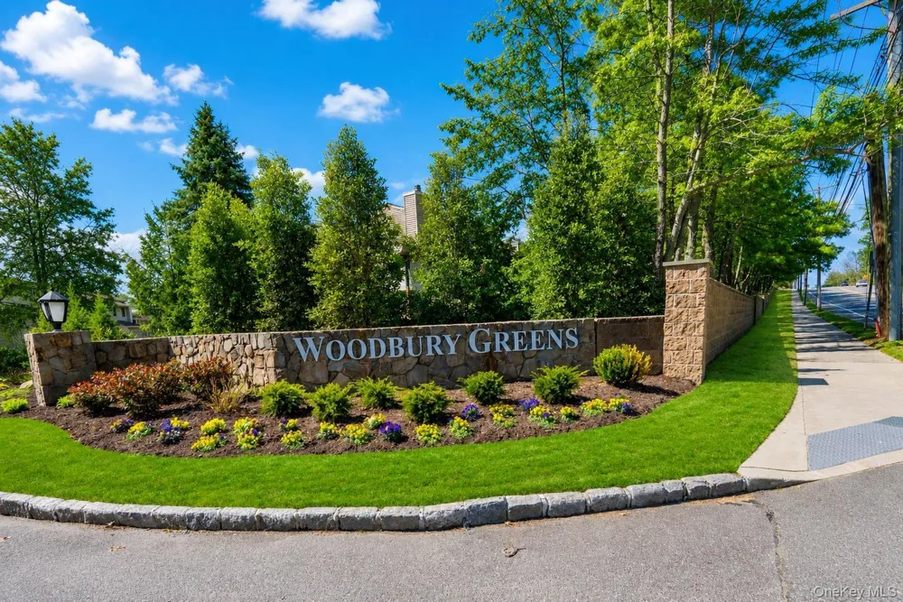 10 Pheasant Lane Woodbury, NY 11797