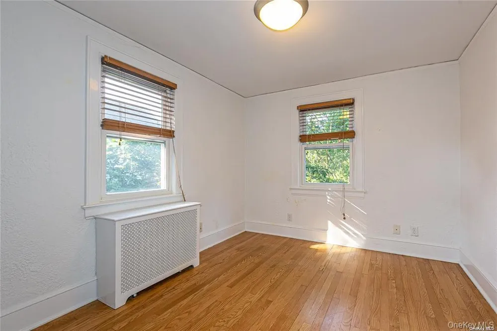 11 Potters Court Great Neck, NY 11024