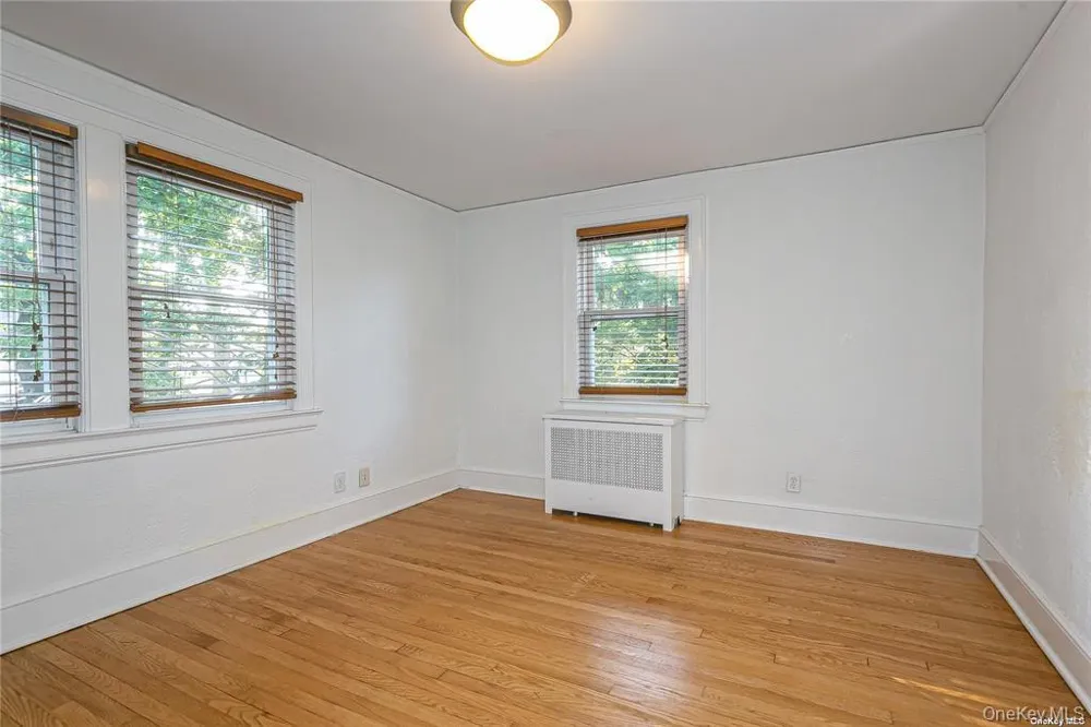 11 Potters Court Great Neck, NY 11024
