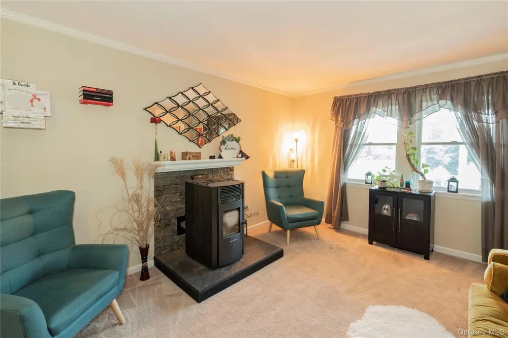 24 Robyn Drive Marlboro, NY 12542
