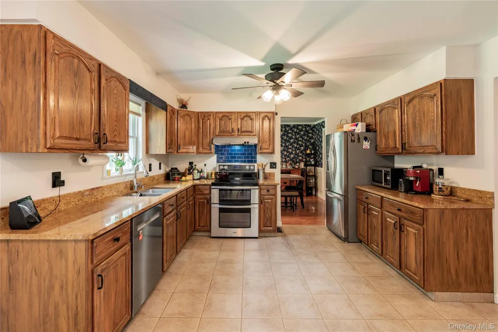 24 Robyn Drive Marlboro, NY 12542