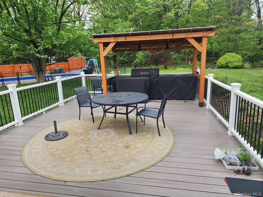 24 Robyn Drive Marlboro, NY 12542