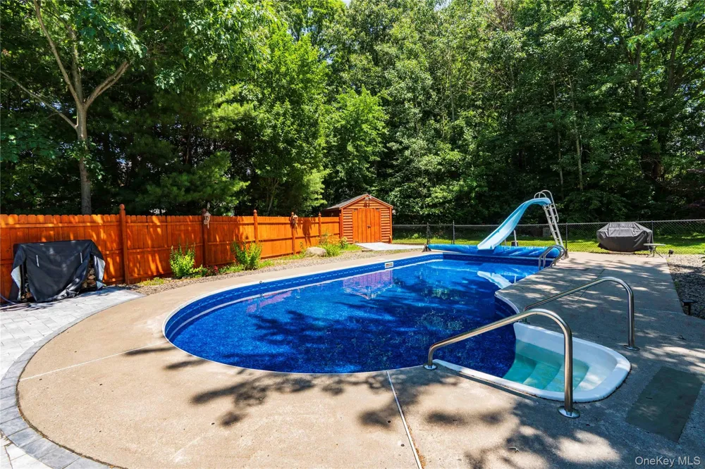 24 Robyn Drive Marlboro, NY 12542
