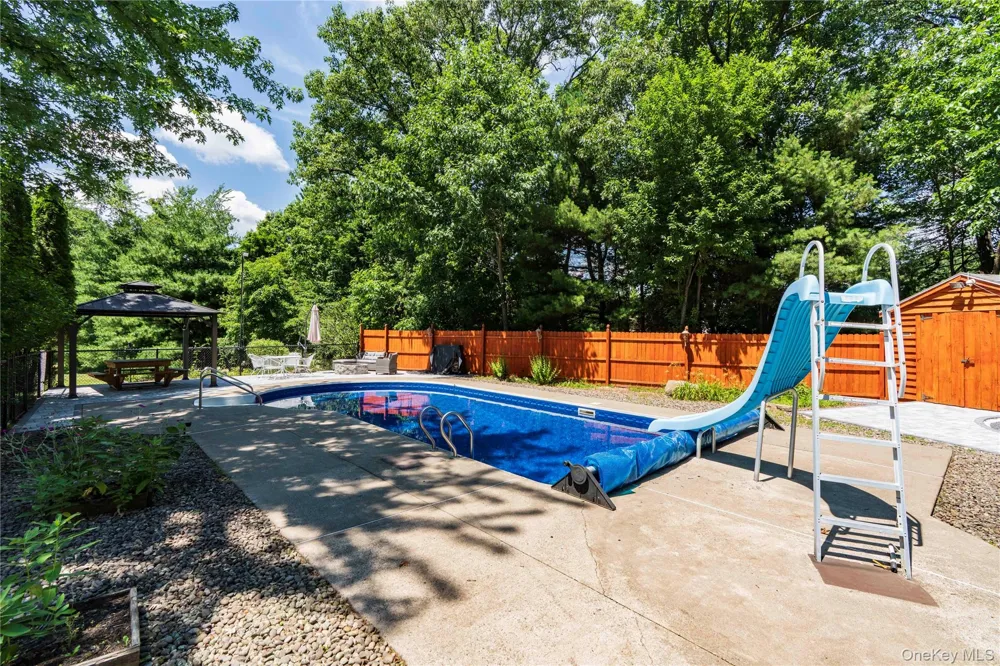 24 Robyn Drive Marlboro, NY 12542