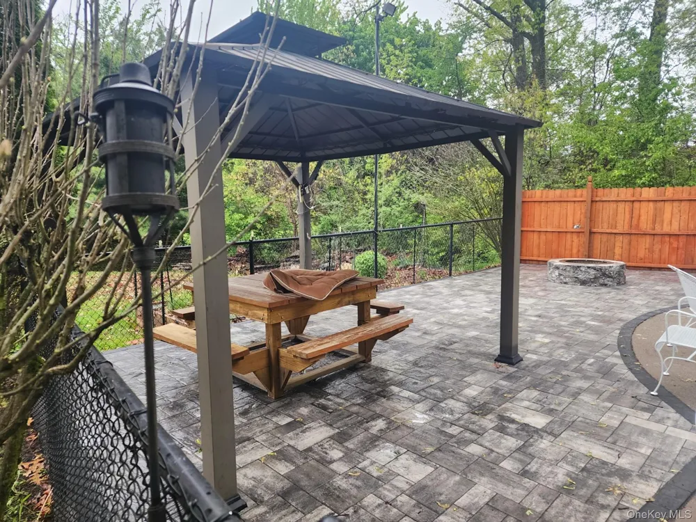 24 Robyn Drive Marlboro, NY 12542