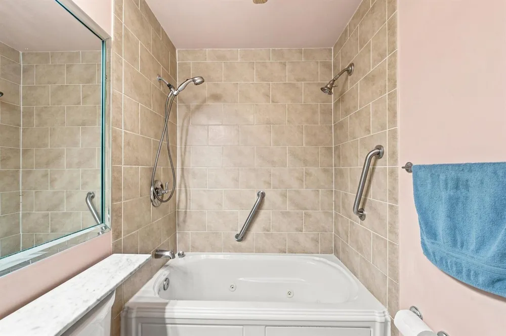 167 Valencia G Delray Beach, FL 33446