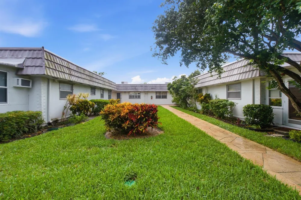167 Valencia G Delray Beach, FL 33446