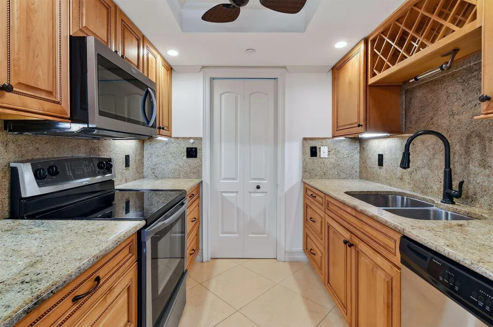 3000 OCEAN DRIVE #8A Singer Island, FL 33404