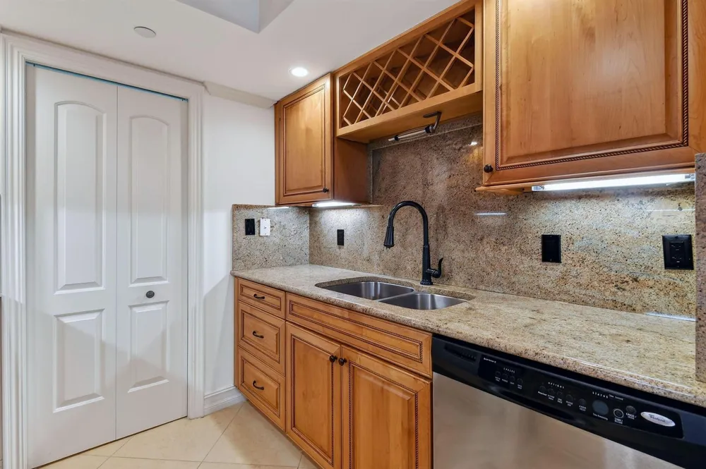 3000 OCEAN DRIVE #8A Singer Island, FL 33404