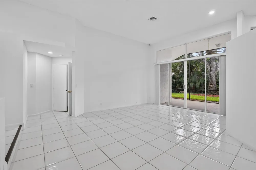924 SPOONBILL CIRCLE Weston, FL 33326