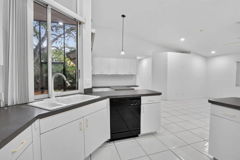 924 SPOONBILL CIRCLE Weston, FL 33326