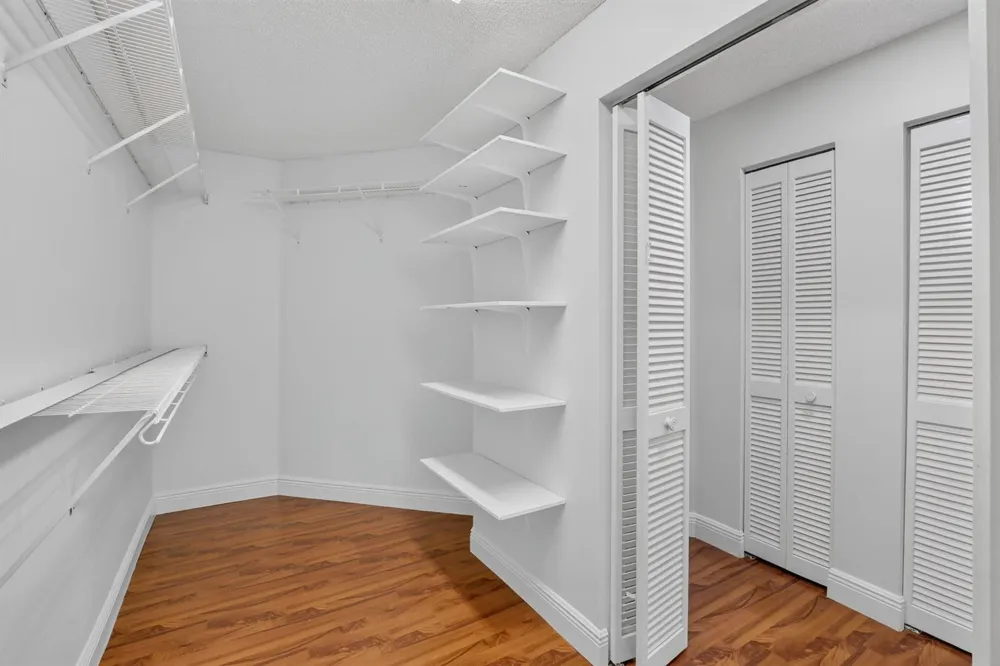 924 SPOONBILL CIRCLE Weston, FL 33326