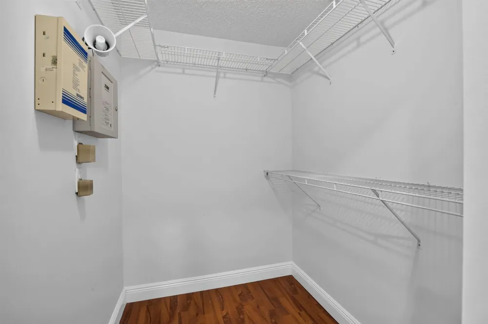 924 SPOONBILL CIRCLE Weston, FL 33326